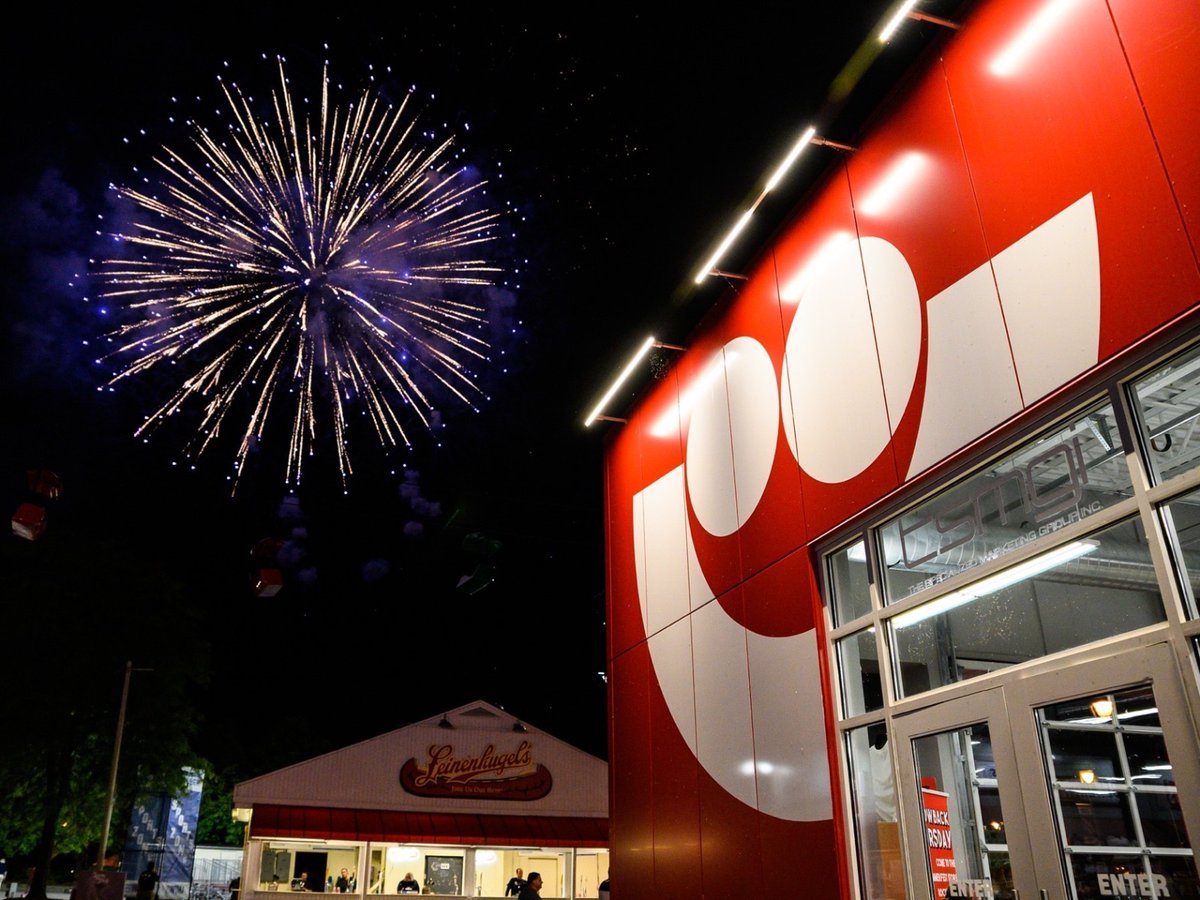 onmilwaukee's tweet photo. They're here! @Summerfest reveals its 2024 grounds stage headliners https://t.co/RfKF83jUek https://t.co/IKnMpZvl9a