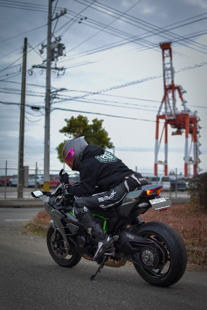 keto_h2's tweet photo. 爆誕して今日で22ｻｲ❕

名前 : けと
性別 : ♂
年齢 : 22
住み : 愛知
身長 : 183
愛車 : Ninja 400・Ninja H2

いいねとRTよろしくお願いします❕

 #バイク乗りとして軽く自己紹介 
 #バイク乗りとして自己紹介 
 #バイク乗りと繋がりたい https://t.co/P6YRiMIPY4