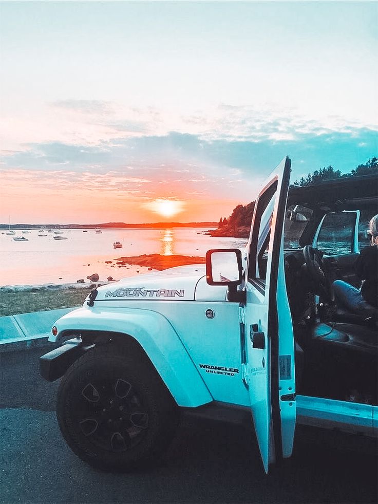 Good morning Mafia 👋☕️ Happy #MemoryDay, whats a favorite memory with your jeep? There's so many it's hard to choose! Watching a beautiful sunset 🌅 on the beach is one of ours. We can't wait to do that again 🙌 Let's see yours 👀