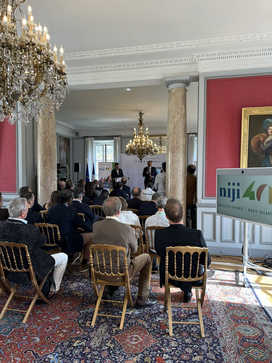 Caroline Concetti Communication tweet media