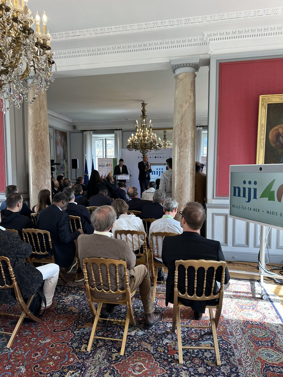 Caroline Concetti Communication tweet media