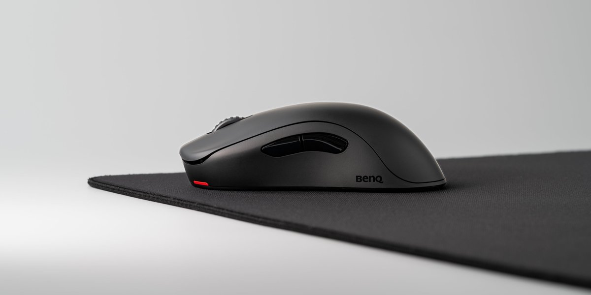 Escaldi's tweet photo. Zowie U2 https://t.co/Rky1AYyguF