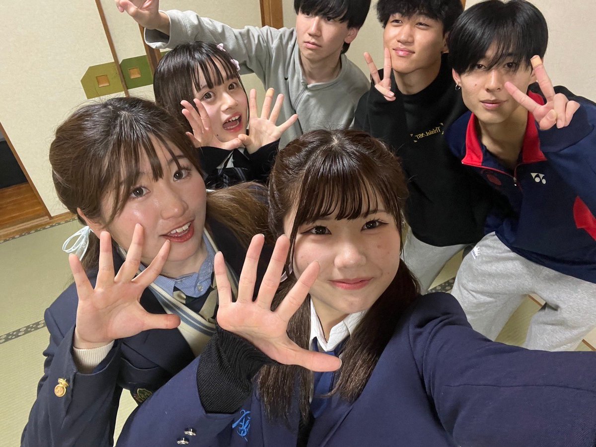 AMISTAD_info's tweet photo. みなさんこんばんは！

アミスタッドです！🏐

先日、冬合宿をしましたぁ〜！☃❄
3日間、皆で楽しくバレーをプレー！
また、2日目の夜は合宿の醍醐味！
「宴会」を開催して楽しい思い出を作りもして青春謳歌です✌🏻

次の夏合宿も楽しみましょ✊🏻

  #白鴎大学   #AMISTAD  #春から白鴎 https://t.co/fdmwnEhgem
