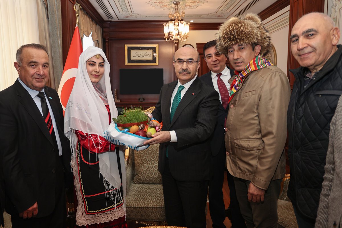 Baharın gelişini müjdeleyen, bolluk ve bereketin sembolü Nevruz Günü'nde bizlere ziyaret gerçekleştiren İl Kültür ve Turizm Müdürümüz Dr. Kamil Özer ve beraberindeki heyete nazik ziyaretleri için teşekkür ediyorum.