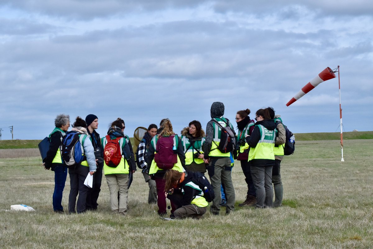 Pour notre équipe, la récente arrivée des 16 employés saisonniers et de la nouvelle stagiaire marque le lancement de la saison 2024 !
Souhaitant la bienvenue à nos nouveaux membres, nous espérons que cette nouvelle année sera riche en découvertes naturalistes 🔎🌱