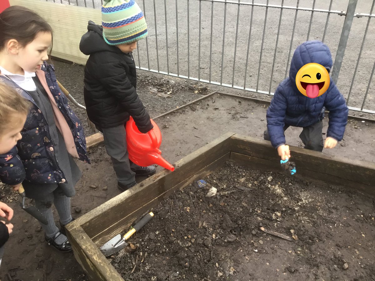 Joy Class have planted ‘wild garden’ seeds in the soil box. Our virtue is ‘reflection’ so we spent time reflecting upon how we may have mistreated God’s world and what we could do to make better choices in the future. 🌺🌸🌺💐🌹🌻🌷🌼🌼 @StGtG_CAT @mark10mission @TenTen_UK