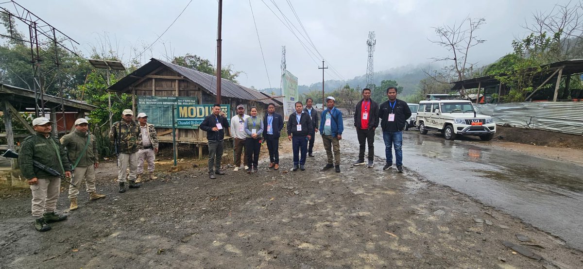 ChandelDeo's tweet photo. MCC Team, EEM(FST/SST) Team along with police personnel checking and scanning at strategic points.
@ECISVEEP @CeoManipur @SpokespersonECI
#LokSabhaElections2024 https://t.co/UDGU4UmSTx