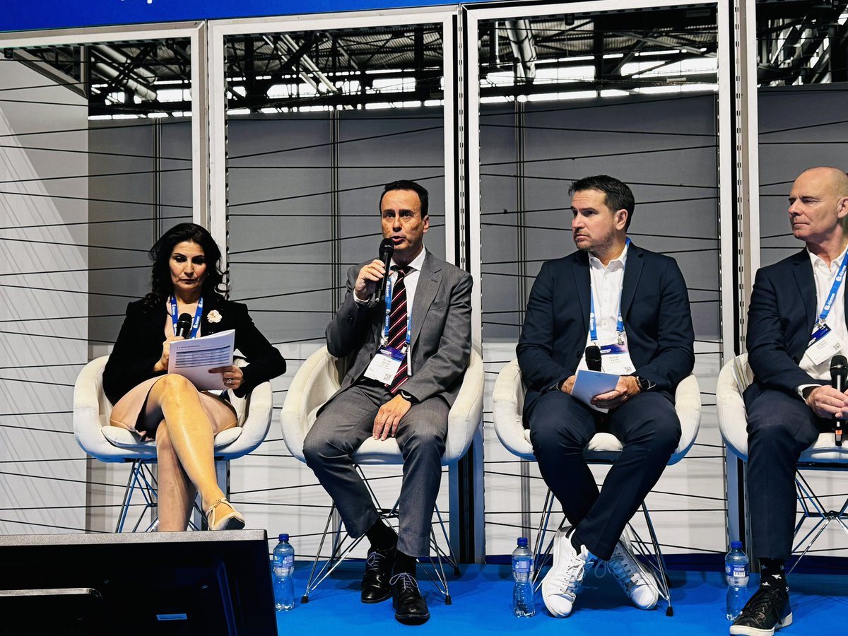 👤 Manuel Garcia, head of Communications Division at @ENAIRE, participated in the session '#SESAR research on future air-ground connectivity' alongside Benoit Fonk @SESAR_JU, Huges De Beco @Airbus, Luisa Propato #Leonardo SESAR, and Raphaël Eyrolle @airfrance at #AirspaceWorld.