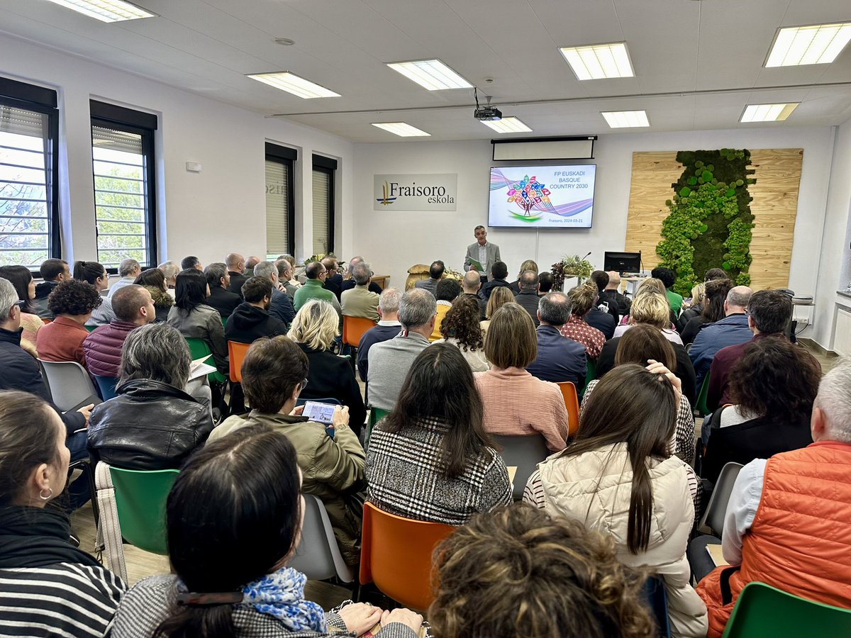 bildarratz's tweet photo. La @FPeuskadi se implica para ofrecer la mejor formación, también humanista. Los centros trabajan alineados con los Objetivo de Desarrollo Sostenible, para que el alumnado colabore en el impulso a una sociedad mejor. Hemos visitado en @FraisoroEskola el bosque que lo represena https://t.co/dY0jGaJAbF