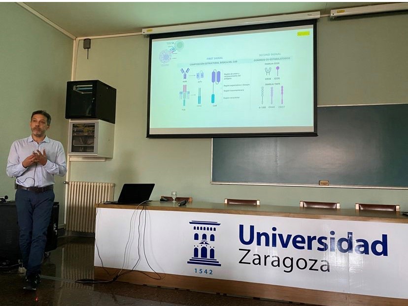 Dr. Karim Benabdellah talks about the use of exosomes for cancer gene therapy at PhD Training Day 2024: Extracellular vesicles for gene and cell therapies hosted in Jaca. @karimbenabdell5 @SETGyC