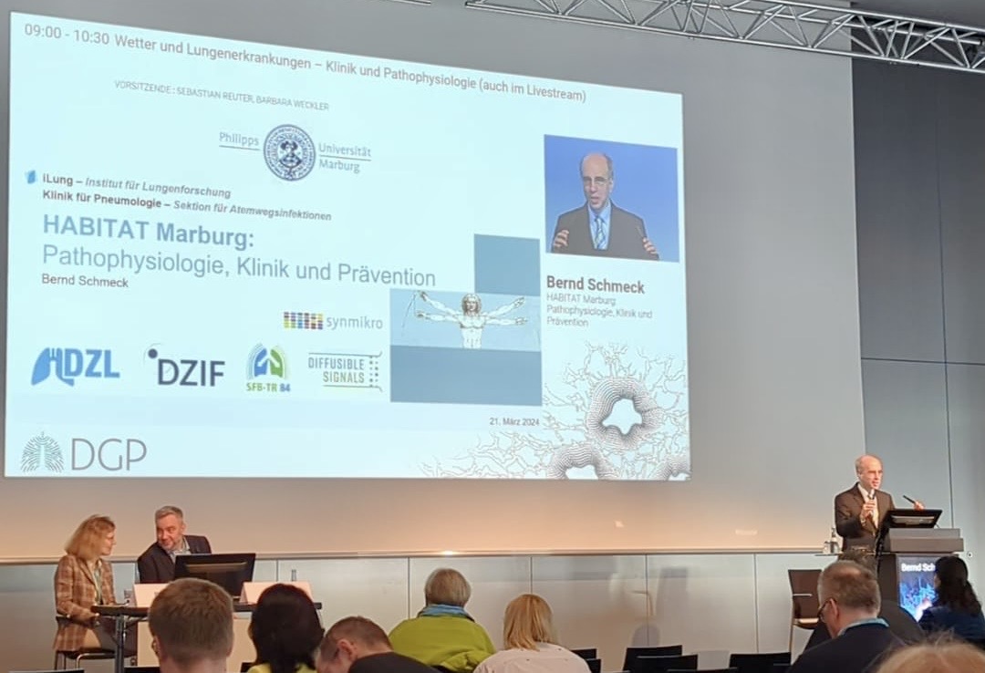 Bernd Schmeck presented research of the LOEWE consortium HABITAT on how weather extremes and environmental factors impact on lung and cardiovascular diseases at #DGP2024 #DGPneumo <a href="/ProLOEWE/">ProLOEWE</a> @UniMR <a href="/UKGM_Presse/">UKGM Gießen und Marburg</a>