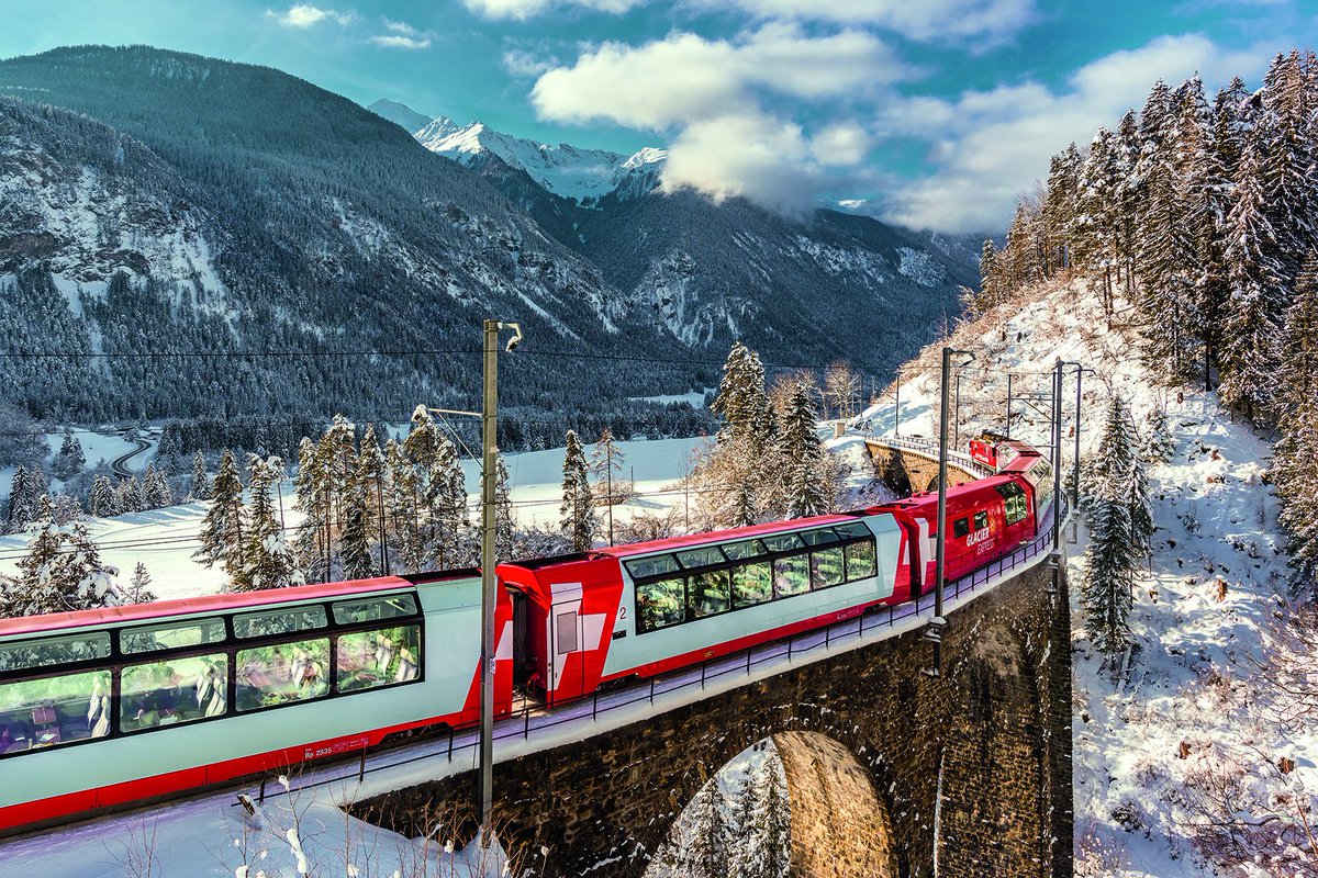 baroqueaccess's tweet image. Experience alpine #luxury with the new @glacierexpress_ #ExcellenceClass ! Guaranteed panoramic window seats, 5-course regional menus, concierge service &amp;amp; the Glacier Bar elevate your journey through the #SwissAlps between St. Moritz &amp;amp; Zermatt. From CHF 470. #GlacierExpress