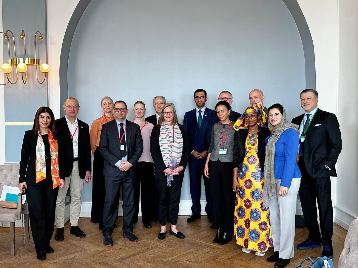 It was a pleasure to meet @UNFCCC NGO reps at Copenhagen Climate Ministerial. The perspectives of business, farmers, Indigenous peoples, environmental NGOs, local gov, academia, unions, women/gender & youth are key to #ClimateAction. Look forward to joint work on road to #COP29!