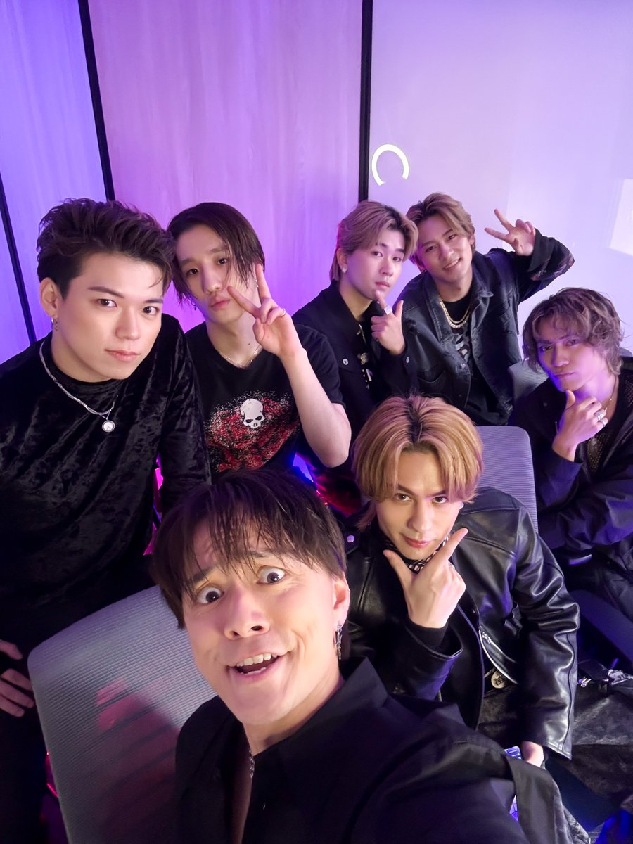 highcloudent's tweet photo. #BALLYS ทุกคนน High Cloud TikTok Live ทำถึงมั้ยงับ 👍🏻

เอาไฮไลท์ของไลฟ์มาฝาก~ ✨

1️⃣ พี่ริวตะสุดหล่อ 
2️⃣ น้องหมี 🐻 กับแตงโมแมน 🍉 
3️⃣ ภาพวาดของอัจฉริยะ 

#BBZ_Meanttobe
#BBZxFHEROxBBC
#BALLISTIKBOYZ 
#LDH #HighCloudEnt https://t.co/Kwn4mqQJCC