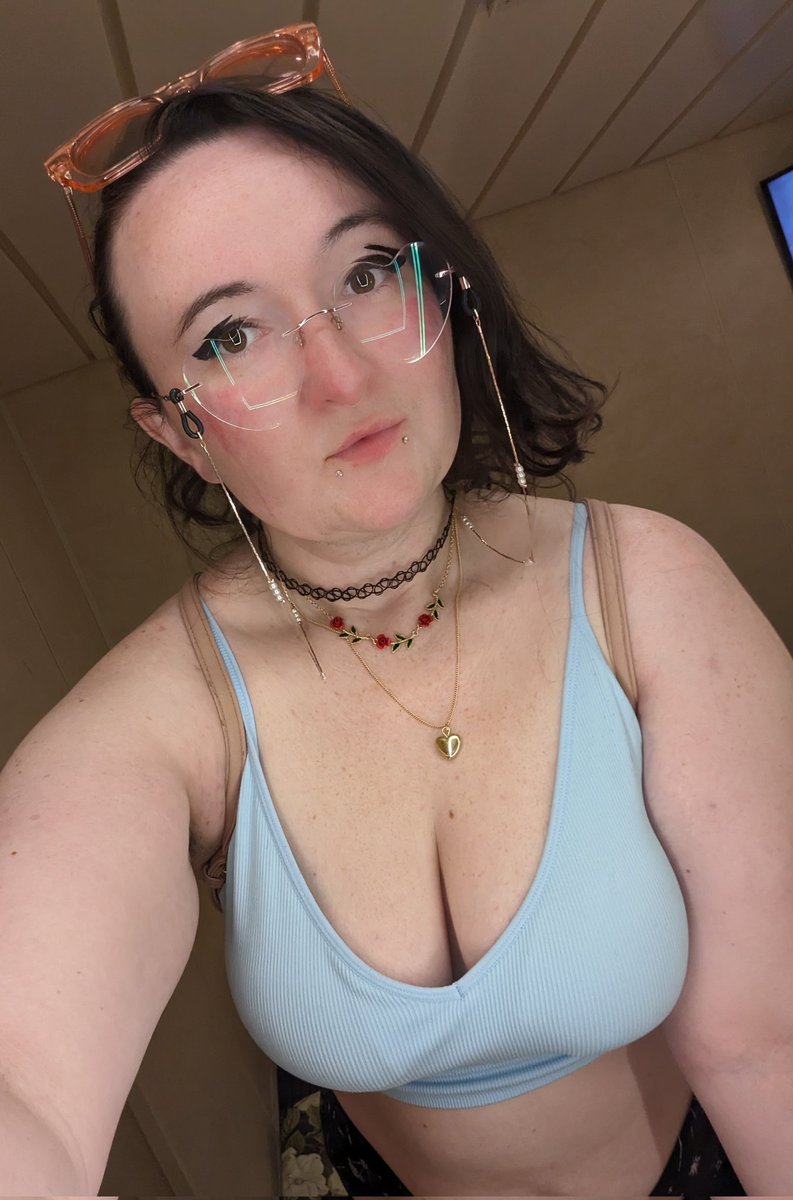 RoyalKittn's tweet photo. Having a blast🛳️💦 https://t.co/GnieqStpbm