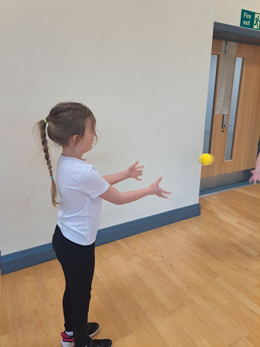 KS2Oakies's tweet photo. KS2 Oakies are at the hub enjoying a primary ability day. We are playing golf, tennis, cricket and football today! https://t.co/91MLURTynK