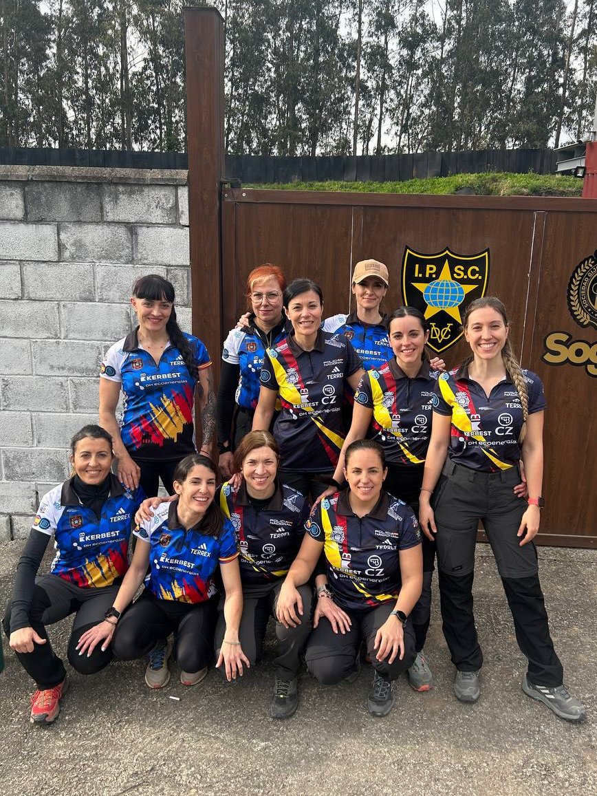 policia's tweet photo. El Equipo Nacional de @policia ha participado en la 1ª Fase Copa Presidente de Recorridos de #Tiro presentando a sus equipos 

Como novedad, en esta primera competición 2024, se ha unido a la competición el primer Equipo Nacional Femenino de Tiro 👮🏻‍♀️👮🏻‍♀️👮🏻‍♀️👮🏻‍♀️

#SomosTuPolicía https://t.co/WWUZa6qBr9