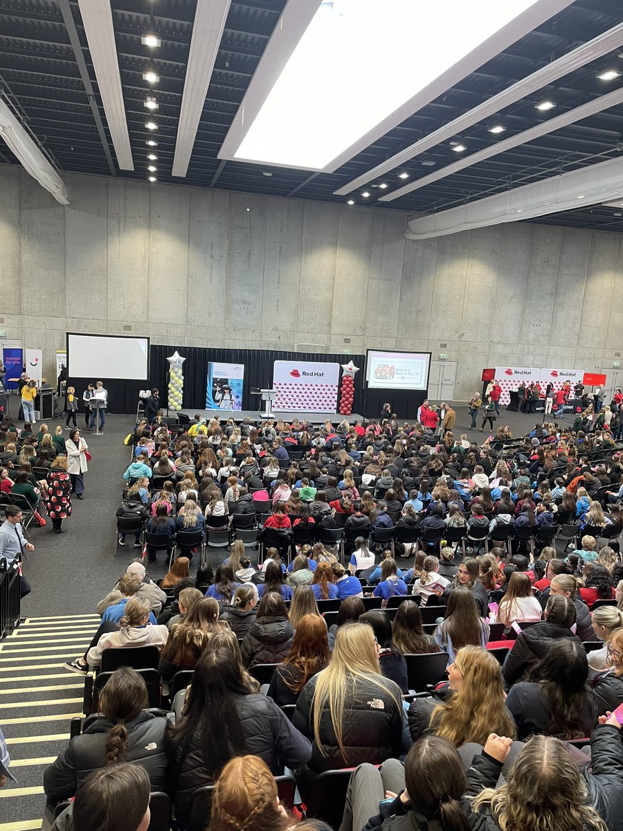 Delighted to attend the #WomenInTech 2024 event in Waterford Ireland and the opportunity to showcase #EUCareers to +1000 secondary school students! Great to meet engaged young people planning their careers as women in tech ✨ 

#EUCareers #ShapingEuropeTogether #ACareerForEU