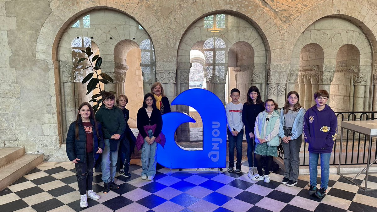 Un moment privilégié pour ces jeunes conseillers qui découvrent à la fois notre magnifique patrimoine mais aussi ce que revêt la fonction d'élu. La présence de plusieurs élus municipaux de Tiercé a permis des  débats très riches sur la complémentarité commune/département. Bravo