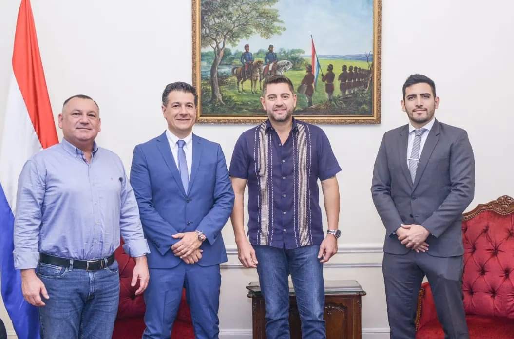 Victor Hugo Forneron (@victorhforneron) on Twitter photo Junto a los empresarios Gustavo Morgani y Roque Gaona nos reunimos con el Vicepresidente de la República <a href="/AllianaPedro/">Pedro Alliana</a>, para conversar sobre el crecimiento del Ñeembucú y la posibilidad de la instalación de una empresa maquiladora.
#UnFuturoMejor 🇵🇾🇭🇺 Junto a los empresarios Gustavo Morgani y Roque Gaona nos reunimos con el Vicepresidente de la República <a href="/AllianaPedro/">Pedro Alliana</a>, para conversar sobre el crecimiento del Ñeembucú y la posibilidad de la instalación de una empresa maquiladora.
#UnFuturoMejor 🇵🇾🇭🇺