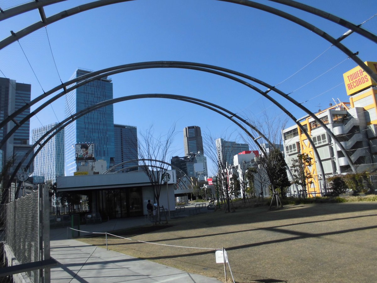 Sea1868Yuki's tweet photo. 新宮下公園。不謹慎かもだが中部地方共済組合ブロック会議に出席の際に石川県職で能登半島経験者が居られた。S県庁では伊豆半島庁舎勤務は嫌がられていて一期上本庁同期団結して異動拒否なんて事もあったと。但し談合もそうだが何が悪かは難しい。全体の厚生を損なうとされるが仕事が出来るとの見方も https://t.co/x8OjYuUPV7