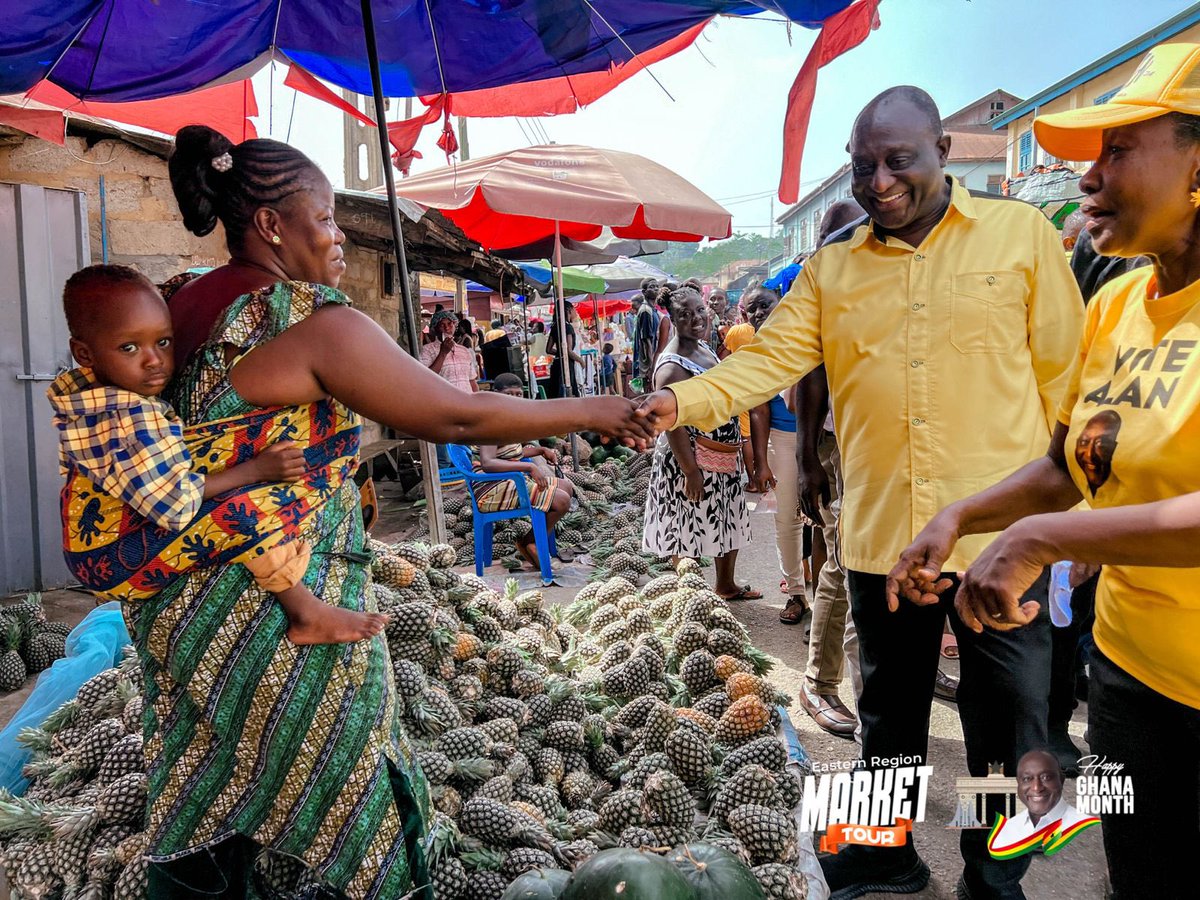 AlanKyerematen's tweet photo. My team and I toured the bustling Nsawam market to engage a number of hardworking traders. 

I shared my vision for modernizing retail markets and setting up a specialized traders bank to ensure that traders receive the right financial support for their businesses.

Ghana Will Rise Again!!

#EasternRegionalMarketTour
#AlanMarketTour #AlanVisits
#AlanForPresident #GhanaWillRiseAgain
#MovementForChange 
#AlanSpeaks #MarketTour
#JobsAndCashEconomy