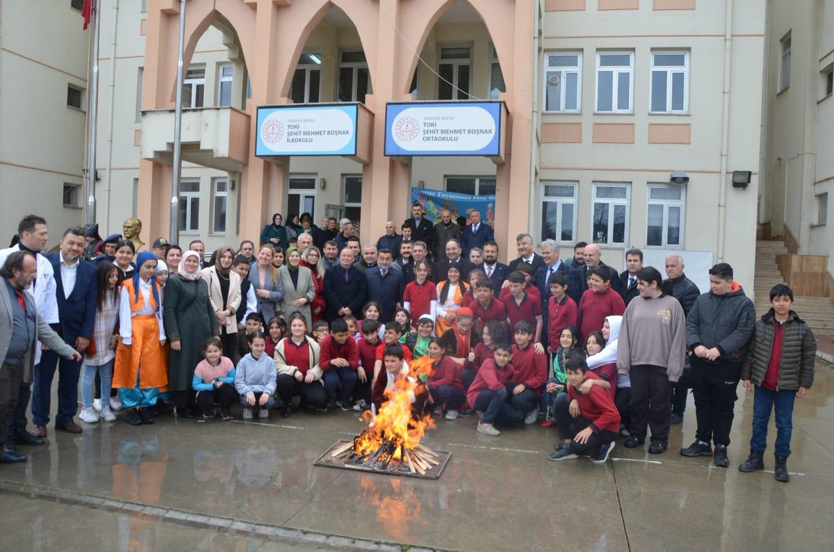 Bafra TOKİ Şehit Mehmet BOŞNAK  İlk/Ortaokulu tarafından hazırlanan “21 Mart Nevruz Bayramı” etkinliği Kaymakam Cevdet ERTÜRKMEN,ilçe protokolü ve davetlilerin katılımıyla gerçekleştirildi. <a href="/CevdetErturkmen/">Cevdet Ertürkmen</a>