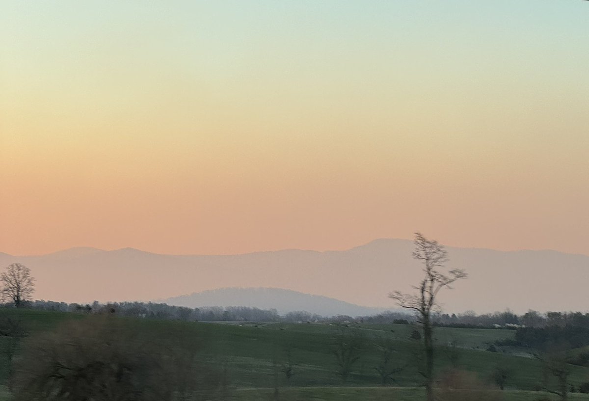 Josh Knight (@joshknight_tv) on Twitter photo Very smoky #sunrise this morning from the Shenandoah Valley looking towards Skyline Drive from the #wildfires @WHSVaubs <a href="/Brian7NewsDC/">Brian van de Graaff</a> Very smoky #sunrise this morning from the Shenandoah Valley looking towards Skyline Drive from the #wildfires @WHSVaubs <a href="/Brian7NewsDC/">Brian van de Graaff</a>