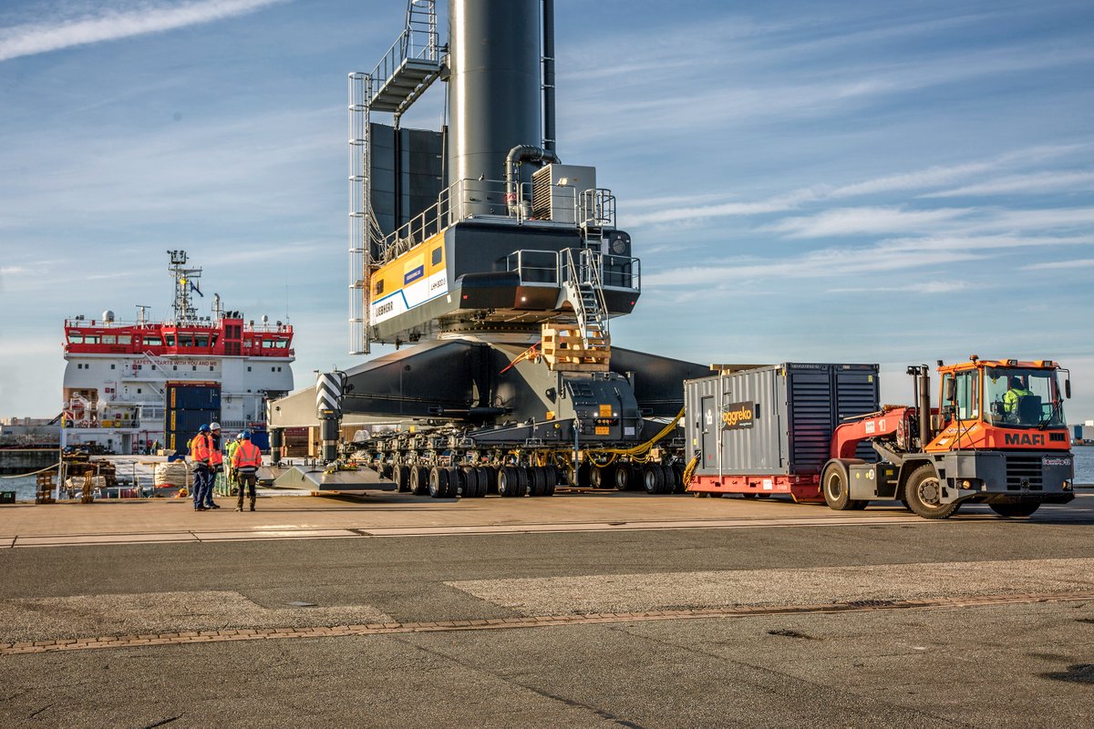 LH_Maritime's tweet photo. Our #LHM800 arrives at the #Marcor Hartel Terminal. This silent powerhouse lifts 2,000+ tons effortlessly. SmartGrip tech ensures optimal efficiency. A game-changer in stevedoring and another LHM 800 will join later this year.
➡️ Read more in our PR: https://t.co/orQNlLrcWe https://t.co/OXQA21MeVy