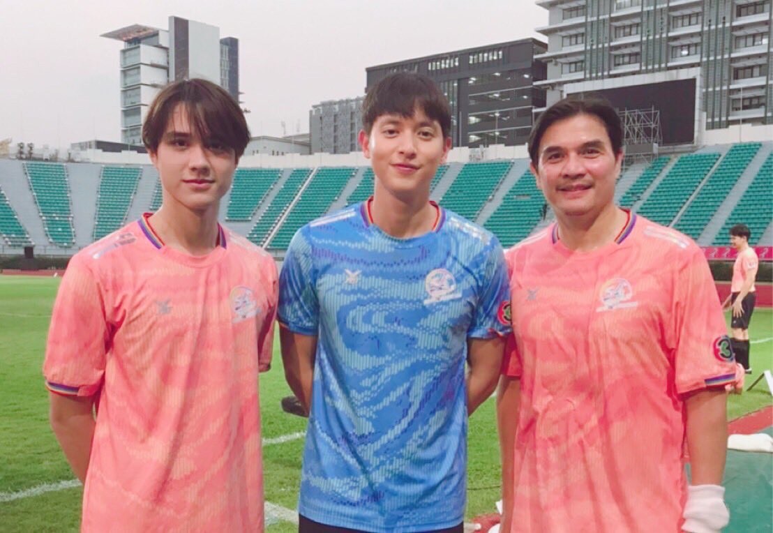 3 เจน 3 รุ่นน ติ๊กถูกทุกข้อ dna 
เป๊ะมากค่ะคุณน้า!