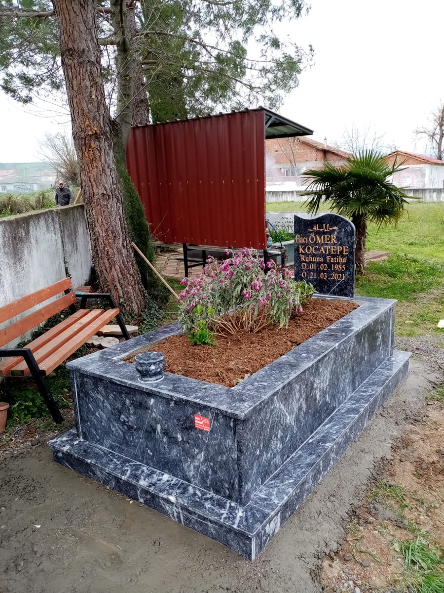 Kayınpederim Ömer KOCATEPE yi vefatının seneyi devriyesinde sevgiyle, özlemle, rahmetle anıyorum.
Mekanı cennet olsun..