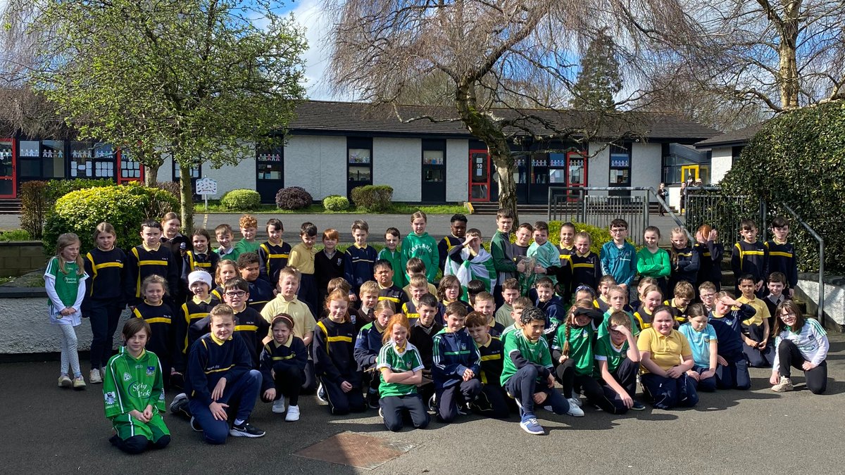 Liam McCarthy first visted Scoil Íde in 1974 after they won the All Ireland in September '73. Fifty years later, we welcomed Liam back for the 5th time in 6 years. What an achievement by @LimerickCLG . Thanks to our local club @StPatsGAALimk and Paul Anglim for organising. 🟢⚪️