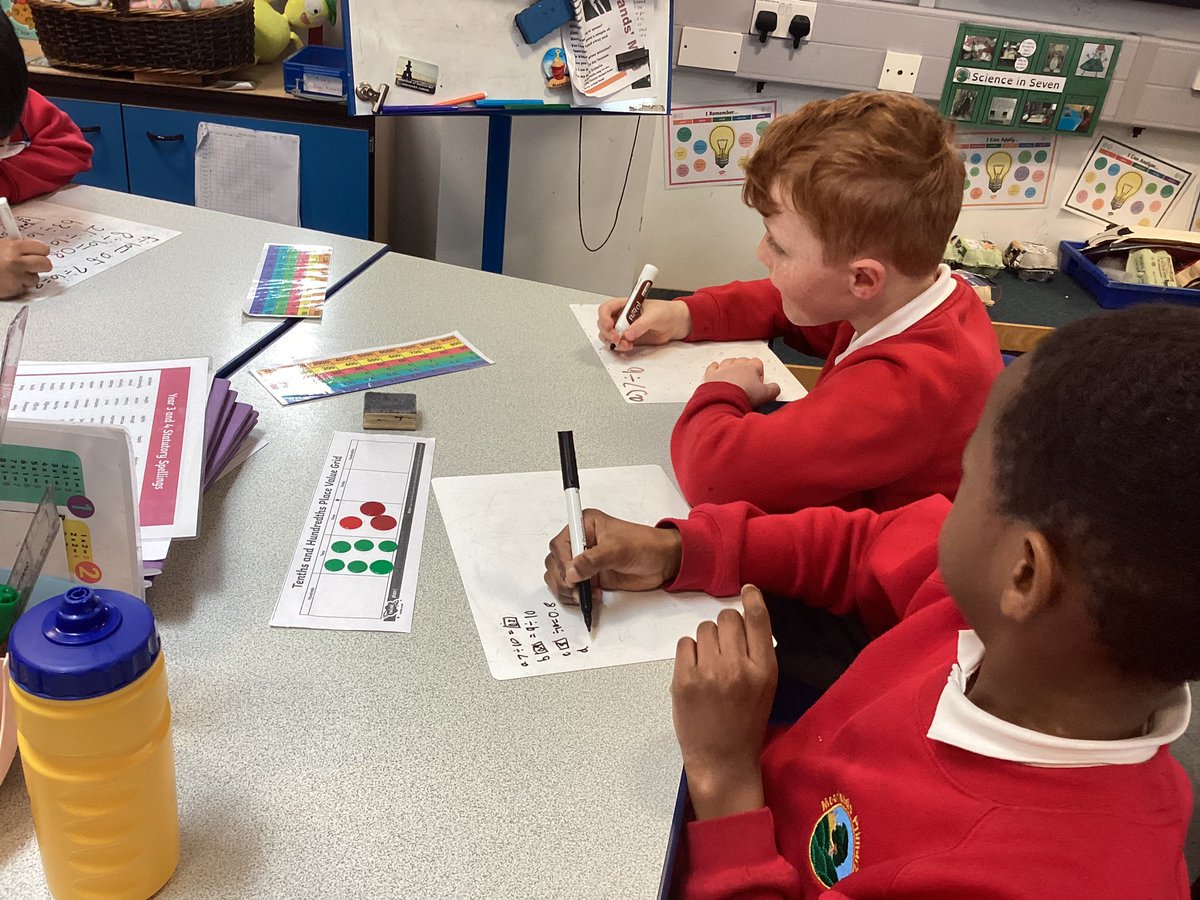 MoorlandsHudds's tweet photo. Decimals in action in Year 4! Here we are making whole numbers a tenth of the size using practical, stem sentences and abstract methods together. #MPS #Math #stemsentences https://t.co/OrtF5kDFCn