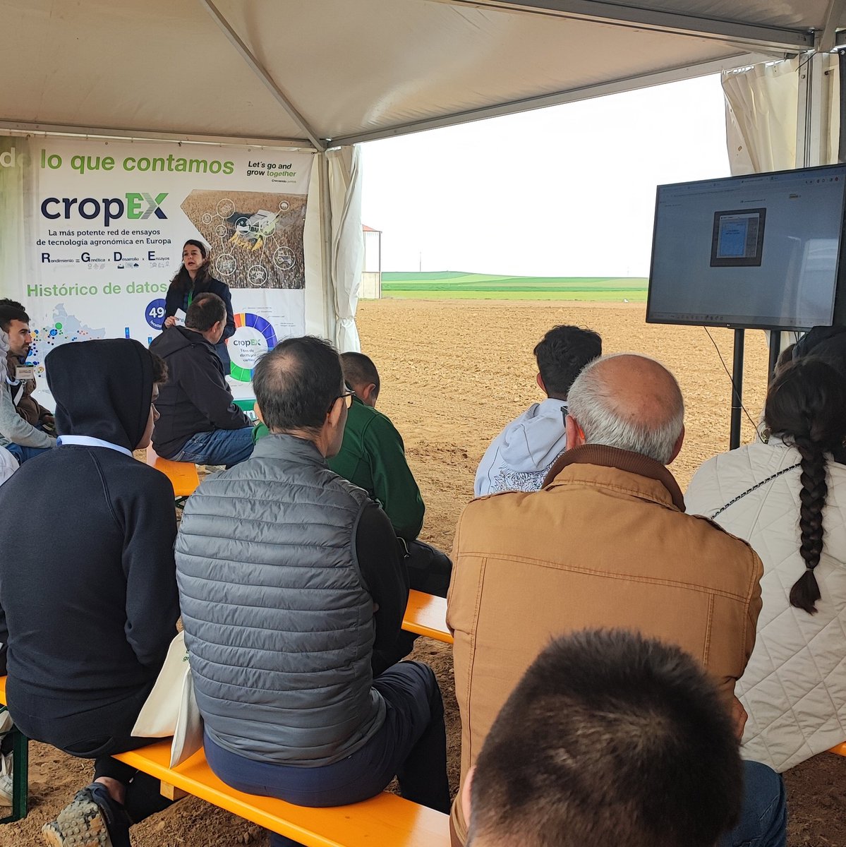 SyngentaES's tweet photo. #SyngentaSemillas 🌻
#CropEX es la base de nuestros servicios y herramientas digitales, de las que hemos hablado con anterioridad, como Cropwise Seed Selector, Cropwise Protector, Cropwise Imagery e Interra®Scan 🔝
#SyngentaInnovación #AgTech #Agricultura #GenéticaSyngenta #LetsGoAndGrowTogether