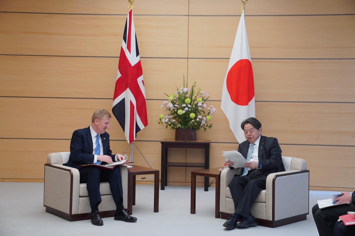 🇬🇧 & 🇯🇵 global security partners Deputy PM @OliverDowden met with #Japan Chief Cabinet Secretary, @hayashi09615064 in #Tokyo, to discuss UK-Japan cybersecurity & shared resilience cooperation