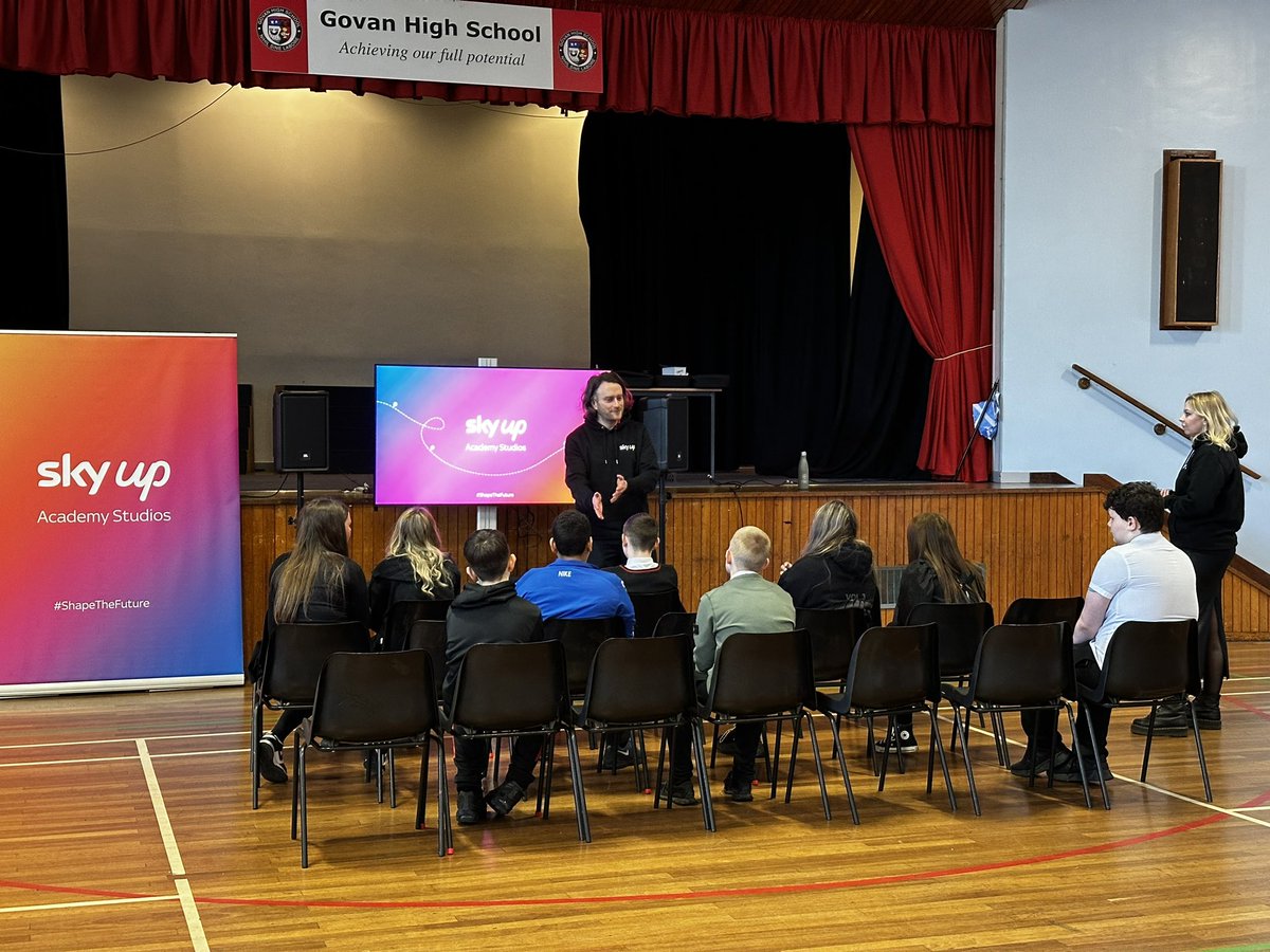 GHSNextStep's tweet image. Great week with @skytv teaching our S2s about #DigitalSkills through Sky Up Academy &amp;amp; Sky 0! S2s have loved it &amp;amp; there’s lots of budding directors, producers, actors and content creators! @GovanHighSchool

Looking forward to seeing their news reports! 🎤🗣️📰