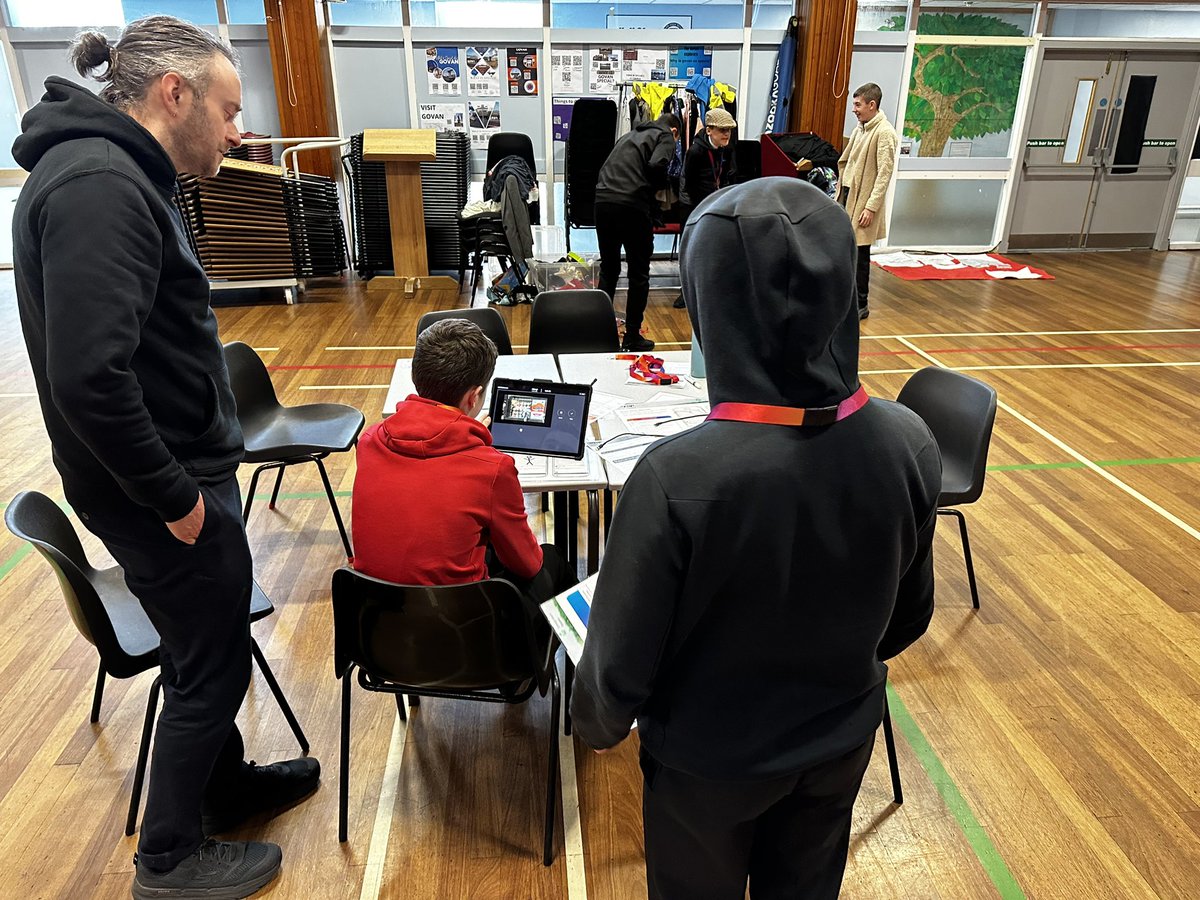 GHSNextStep's tweet image. Great week with @skytv teaching our S2s about #DigitalSkills through Sky Up Academy &amp;amp; Sky 0! S2s have loved it &amp;amp; there’s lots of budding directors, producers, actors and content creators! @GovanHighSchool

Looking forward to seeing their news reports! 🎤🗣️📰