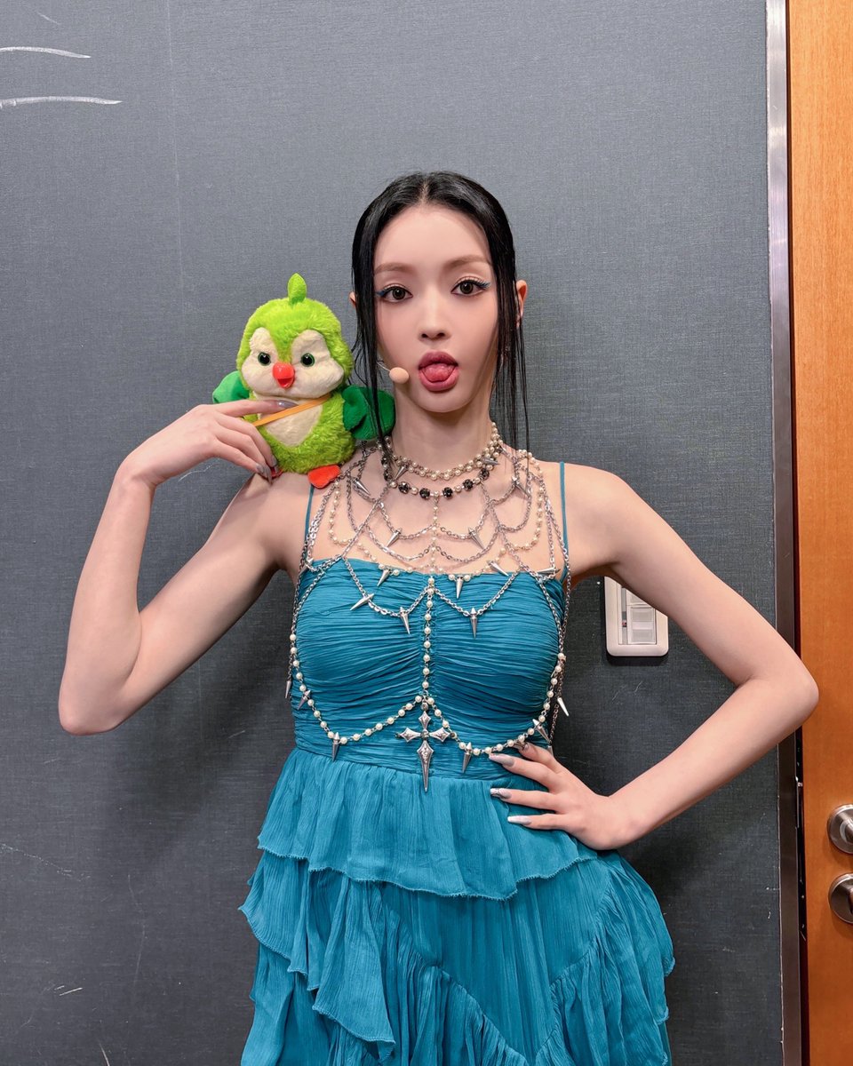 8_OHMYGIRL's tweet photo. [#OhTimes] 240321 엠카운트다운 📸

위대하고 위엄 있게 조명보다 빛나는 유아의 얼굴 Watch it❗
앵두도 유아의 마음에 속해버려따..🥰

#유아 #YooA
#Rooftop #Borderline https://t.co/TPxkh4gWSt