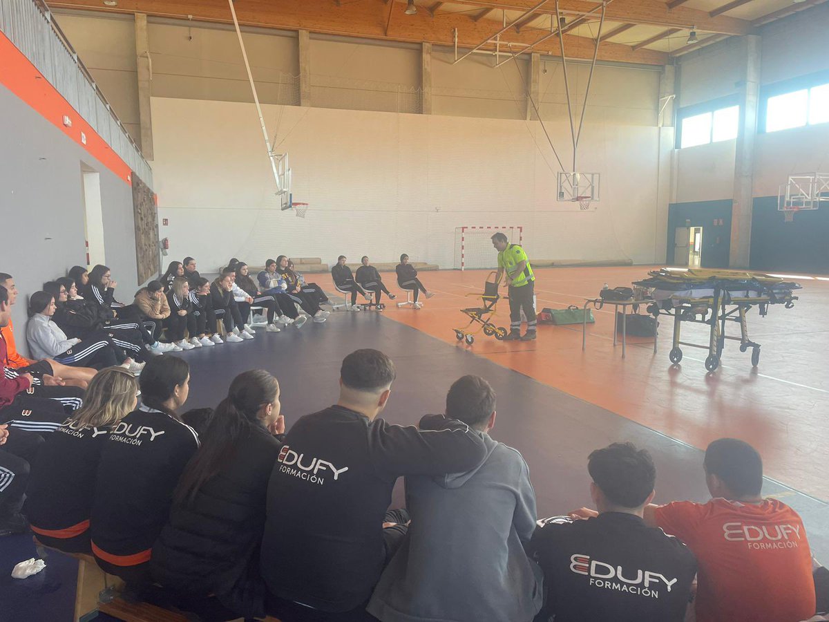 La pasada semana nos desplazamos hasta <a href="/edufyformacion/">EDUFY | Instituto Oficial de FP</a> para impartir un pequeño taller a sus estudiantes de los ciclos formativos con la intención de que adquirieran unas pequeñas nociones de movilización e inmobilización, RCP y conociesen un poco mejor nuestra asociación.
#DYA