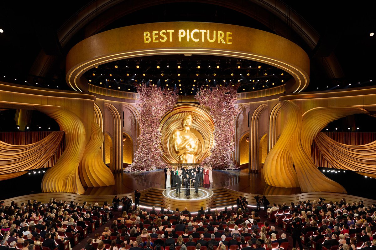 Disguise powered the Oscars! Congratulations to Aeon Point who used ten Disguise VX4+ servers provided by @FuseTechnical to drive all LED screens in the set, as well as the winner looks for a handful of awards.