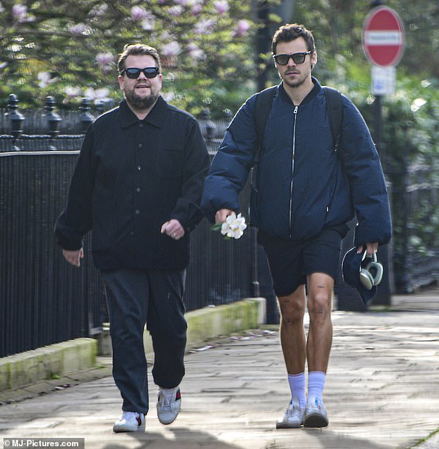 Harry_PL_Media's tweet photo. Harry i James Corden wczoraj w Londynie. https://t.co/Ffnh4tuVuy