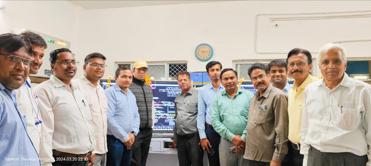 DrmJhansi's tweet photo. With the completion of EI work in connection with 3rd line at Sonagir station involving interlocking of LC-387, another milestone has been achieved to enhance line capacity, reliability &amp; punctuality with smoother traffic flow b/w Jhansi-Hetampur 3rd Line section. 
#Infra_NCR https://t.co/VQWF7gZfhH