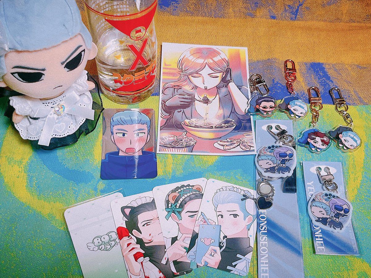 사진은 도대체 어떻게 찍어야 예쁘게 찍힐까요😂 기다리는 굿즈가 조금 늦어진다는 소식에…!!! 받은 것들 먼저 모아봤습니다🥹❤️ 너무나 다 소중하고 예뻐…😍🔥 예쁘게 만들어주셔서 정말 감사하고, 또 소중히 간직하겠습니다!! 진권파는 영원해👊👊
 #진권파는_영원해