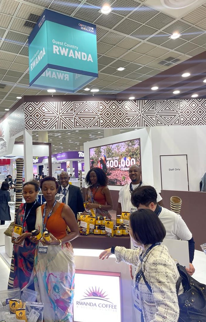 FactsOnRwanda's tweet image. RWANDA 🇷🇼🇰🇷 SOUTH KOREA

Rwanda was invited as this year's guest country for the 2024 Seoul Coffee Exhibition.

Rwanda Exporters are showcasing various products including Green and Roasted Coffee and Honey.
#MadeInRwanda #FactsOnRwanda