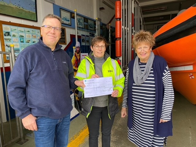 Many thanks to Tankerton Bay Sailing Club for making the RNLI their charity of the year, being the RNLI’s 200th anniversary. We were extremely grateful to receive a cheque for £350 from TBSC Commodore Ian Mills. #RNLI200 #SavingLivesAtSea #FloatToLive #tankertonbaysailingclub