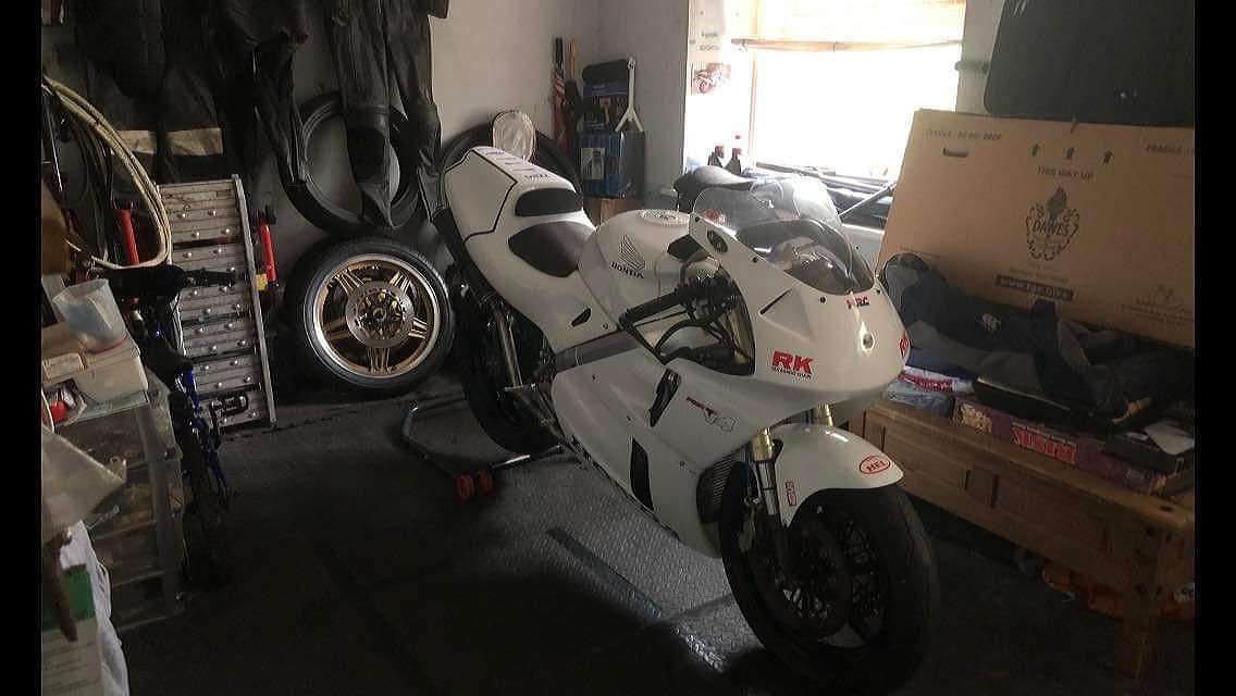 Ryan’s got the race itch again. Was only a matter of time. Nice Honda RVF with lots of HRC goodies on it. Bring on the summer. #motorbike #motorcycle #Honda