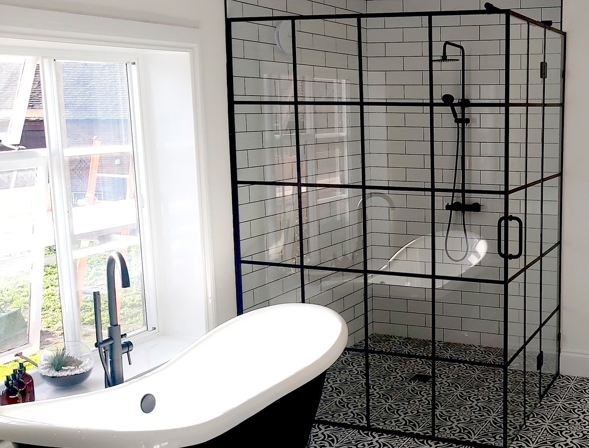 Walk-in wet rooms and shower areas are a go-to look in classic and contemporary settings, with steel-framed screens created using CRL Quadrato, offering a visually striking way to achieve this. The bathroom can feel light and inclusive while retaining an element of privacy.