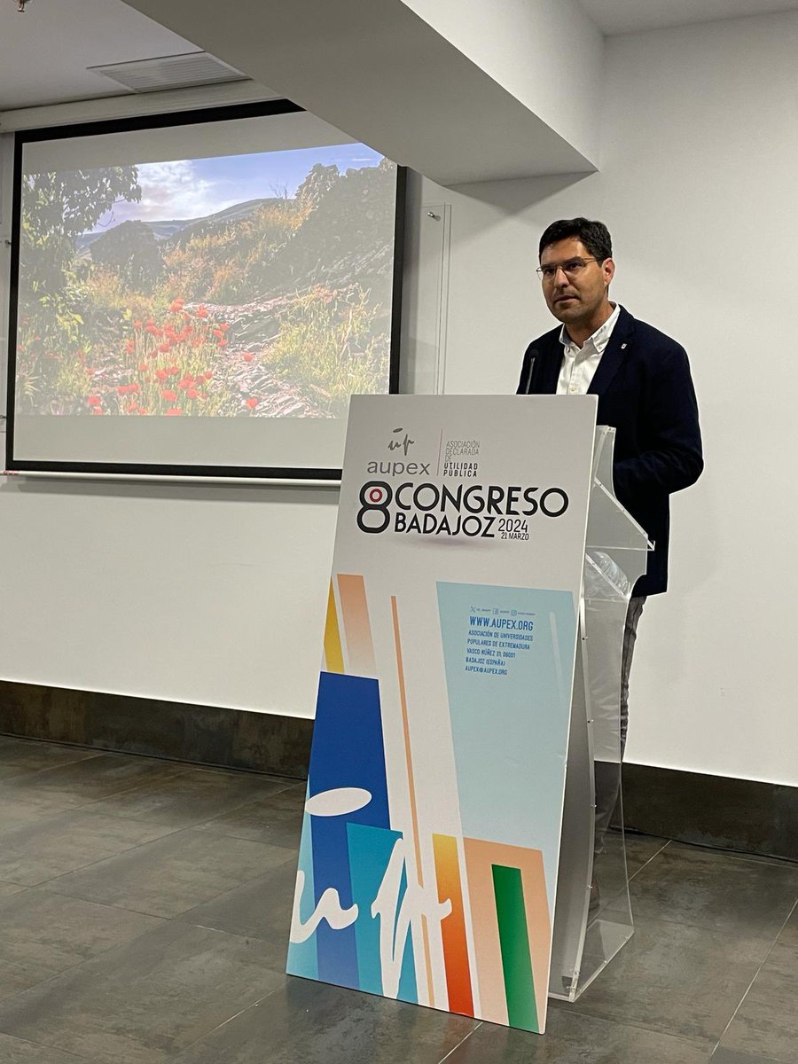 DipdeBadajoz's tweet photo. El diputado provincial @Ramondiazfarias ha clausurado el VIII Congreso de @up_aupex, celebrado esta mañana.

En esta cita ha sido elegida la nueva ejecutiva de esta asociación, que será presidida por Miguel Sansón.

#DiputaciónContigo https://t.co/uorhQQA2eS