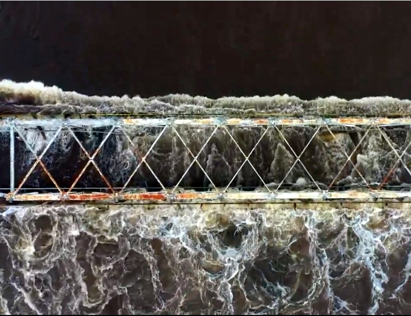 exitorama's tweet photo. Una foto que quedará en la historia. El puente Piedra Alta tapado por el agua. Imagen captada por @jonaherederoph https://t.co/dYfJ5libI2