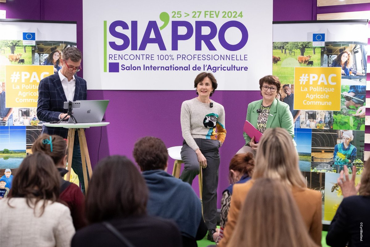 🎧In the latest episode of the #FoodForEurope podcast: What does the EU do for agriculture? Listen to the live debate from #SIA2024 with @geslainlaneelle,🇪🇺 Director of Strategy and Policy Analysis @EUAgri & @ChLambert_FNSEA, President of @COPACOGECA 🇬🇧👇open.spotify.com/episode/6GFQ7M…